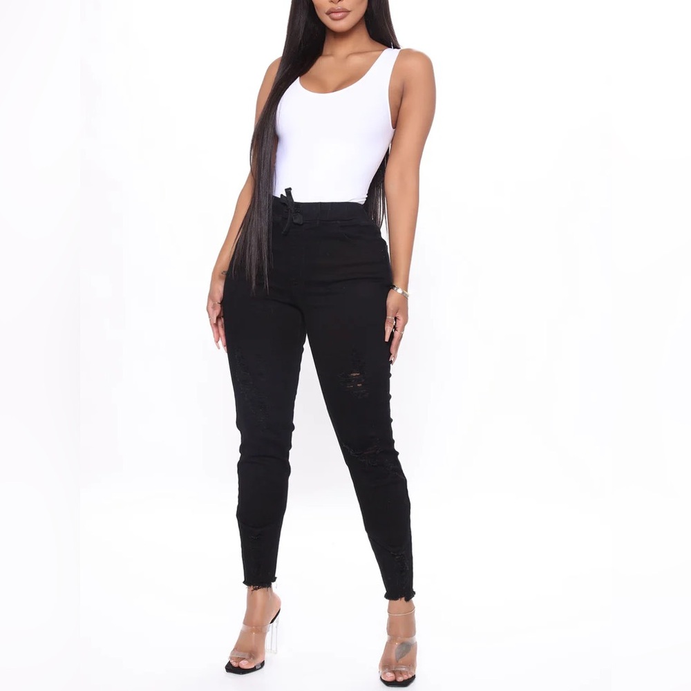 Fashion Nova black distressed jogger jeans